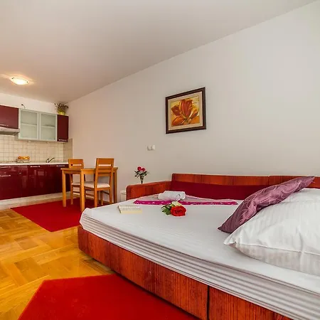 Kristina Apartamento Makarska
