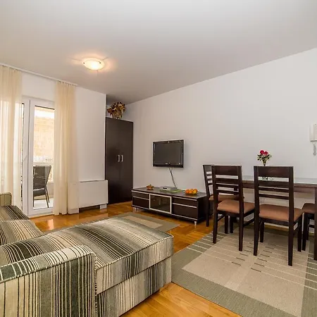 Kristina Apartament *